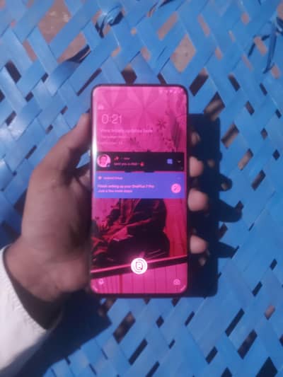 One Plus 7 pro 8-256 panel ma tiktok ka chyda or s ka back be damge ha