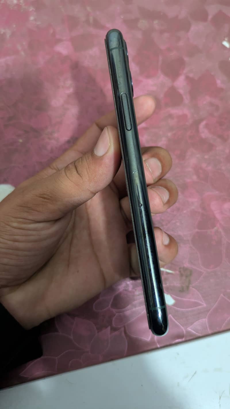 Apple iPhone 11 Pro 1
