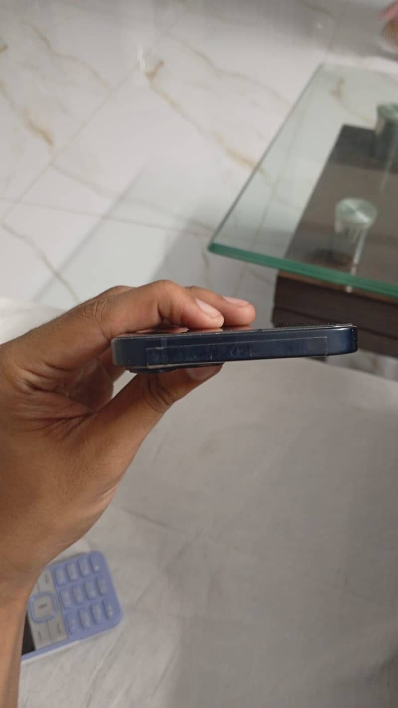 Apple iPhone 13 6