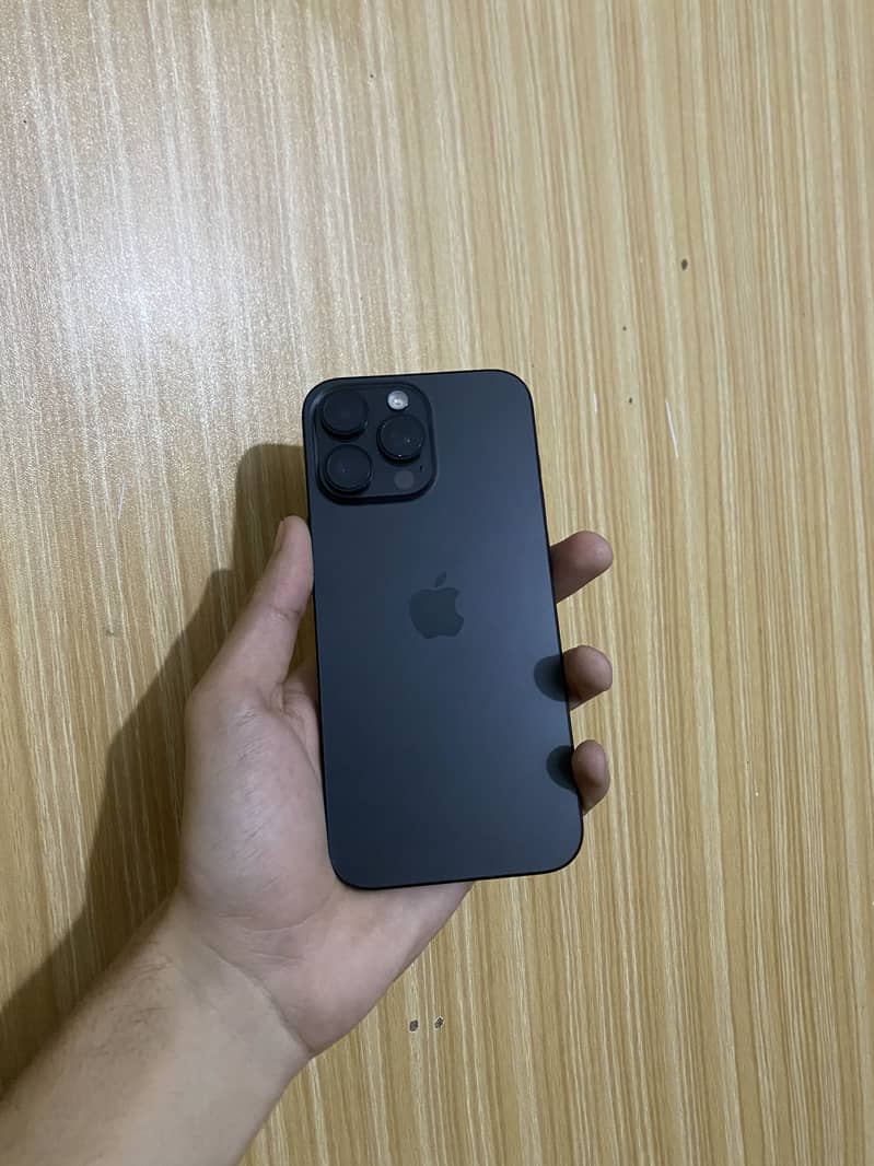 Apple iPhone 16 Pro Max 3
