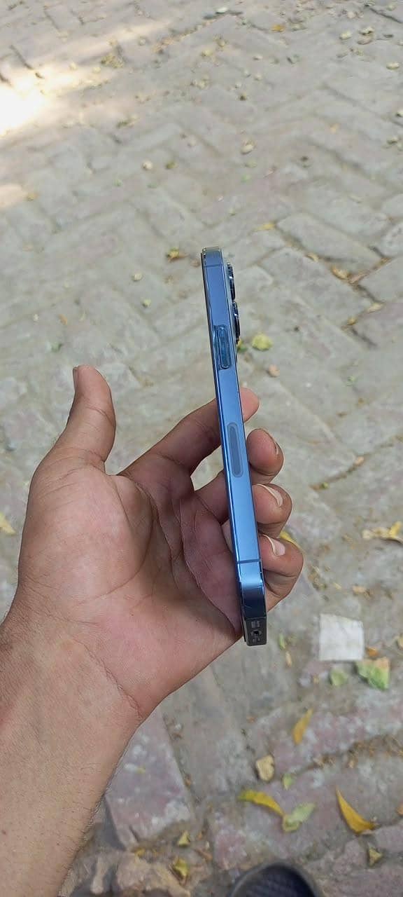 Apple iPhone 13 Pro 2