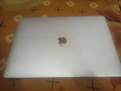 Apple MacBook Pro 2017 15 inch Touch bar