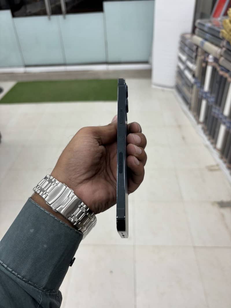 Apple iPhone 12 Pro Max 4