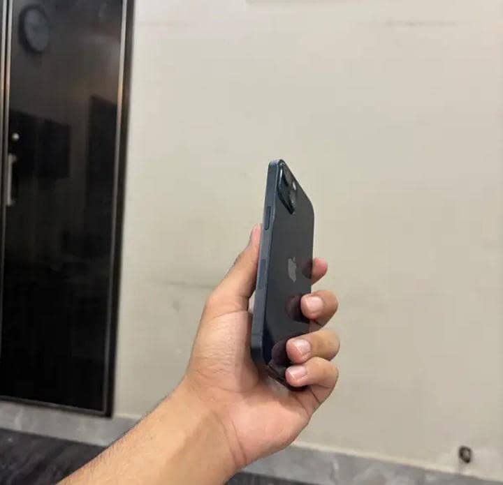 Apple iPhone 13 3