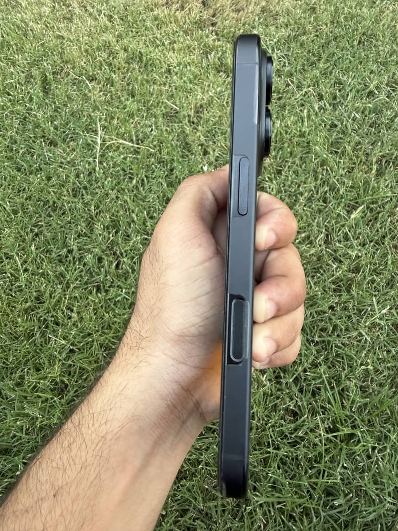 Apple Iphone 16 Pro 2