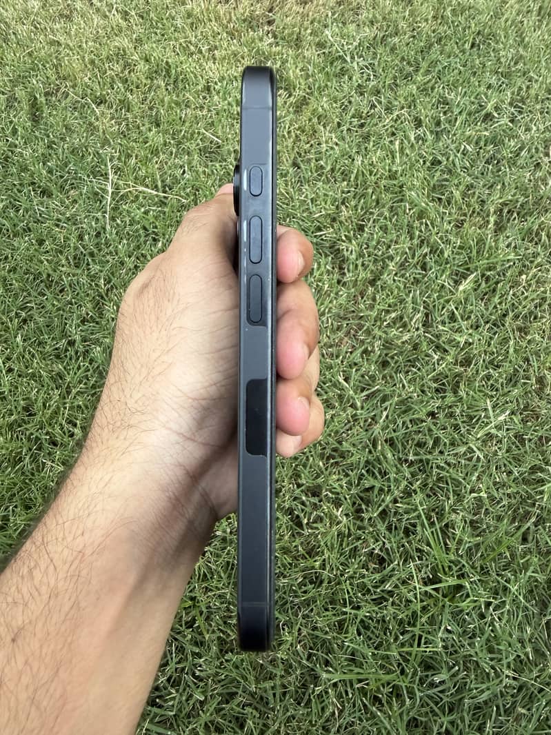 Apple Iphone 16 Pro 3