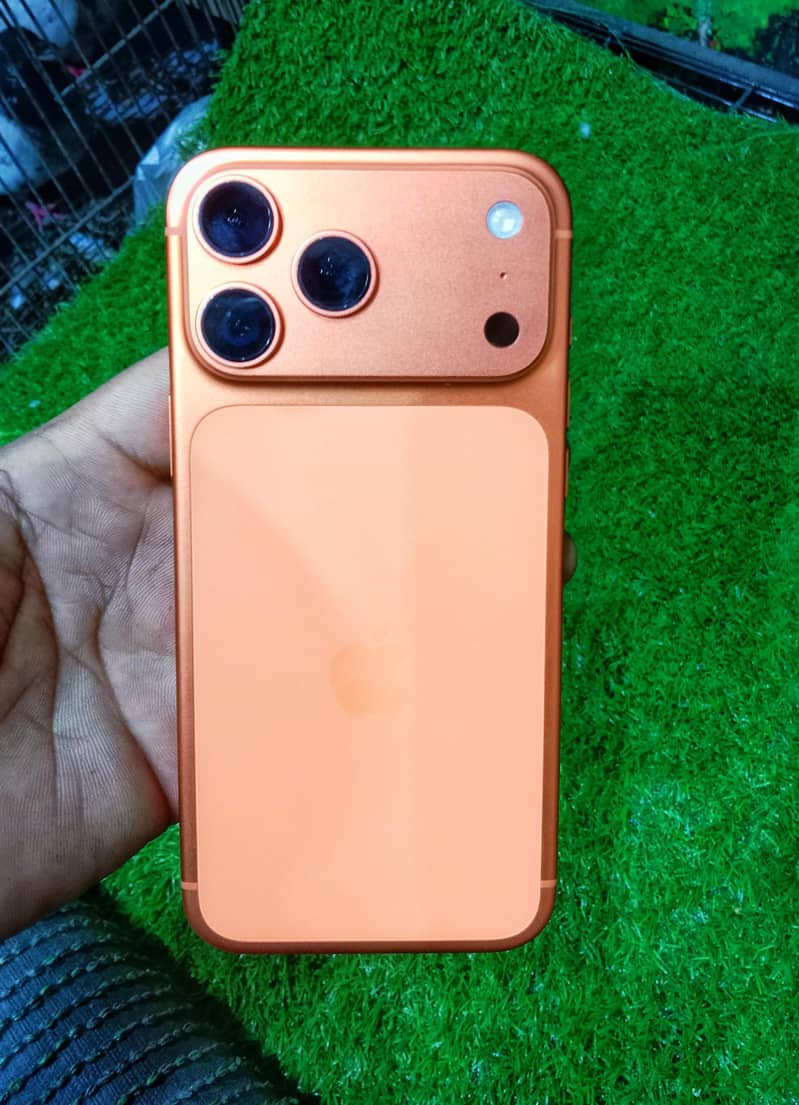 Apple iPhone 17 Pro Max 4