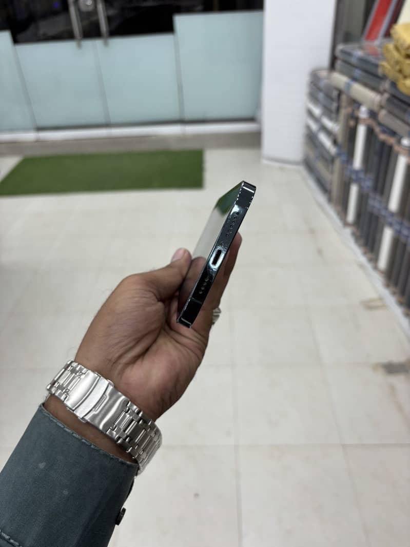 Apple iPhone 12 Pro Max 7
