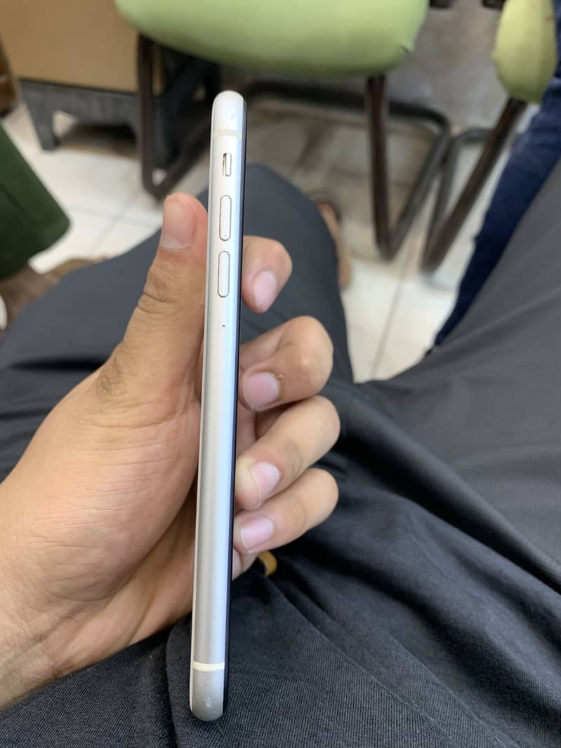 Apple iPhone 11 0
