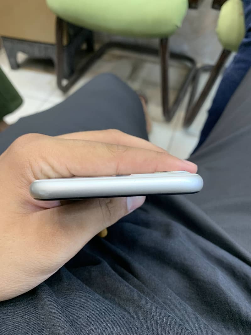 Apple iPhone 11 2