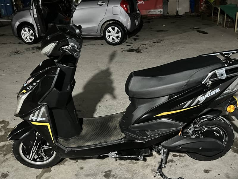 Saige Scooty E90 0