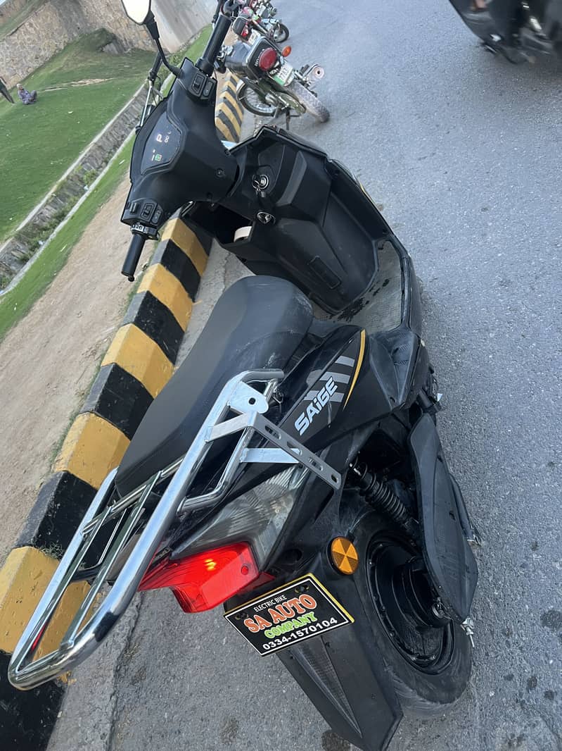 Saige Scooty E90 2