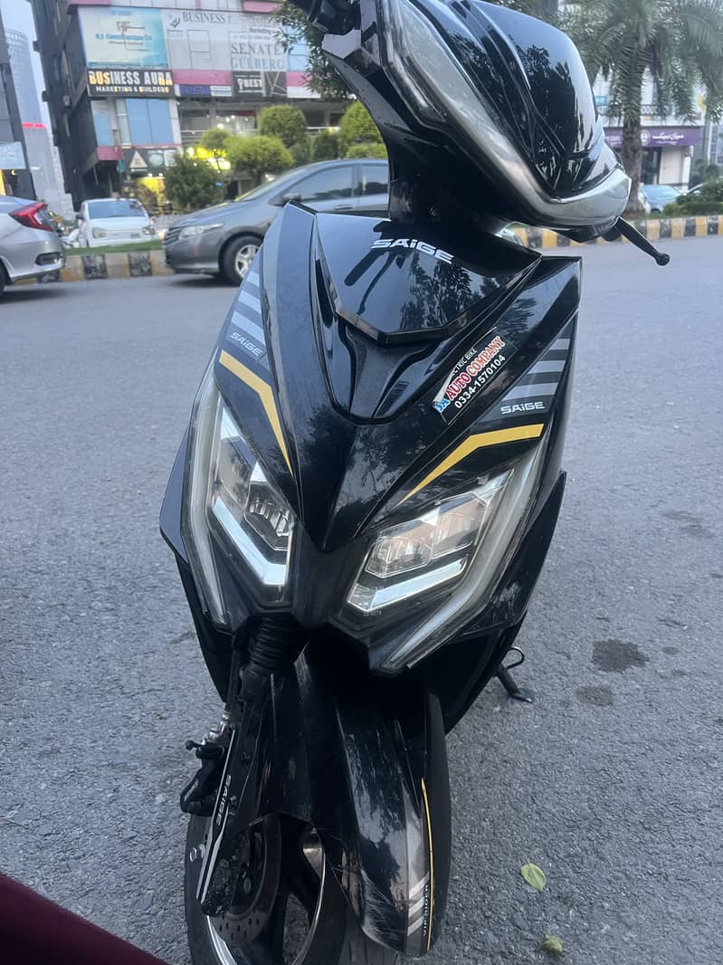 Saige Scooty E90 3