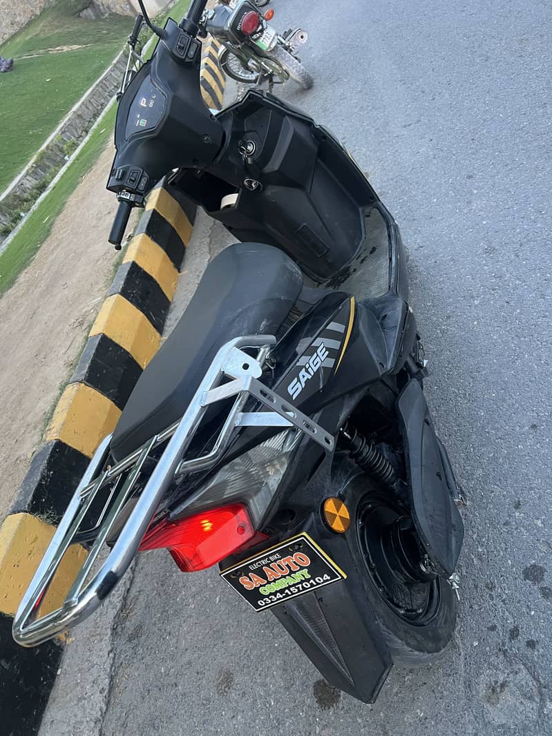 Saige Scooty E90 6