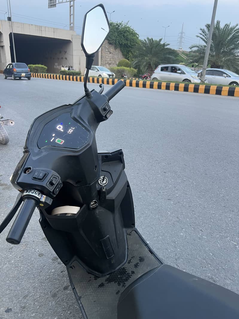 Saige Scooty E90 7