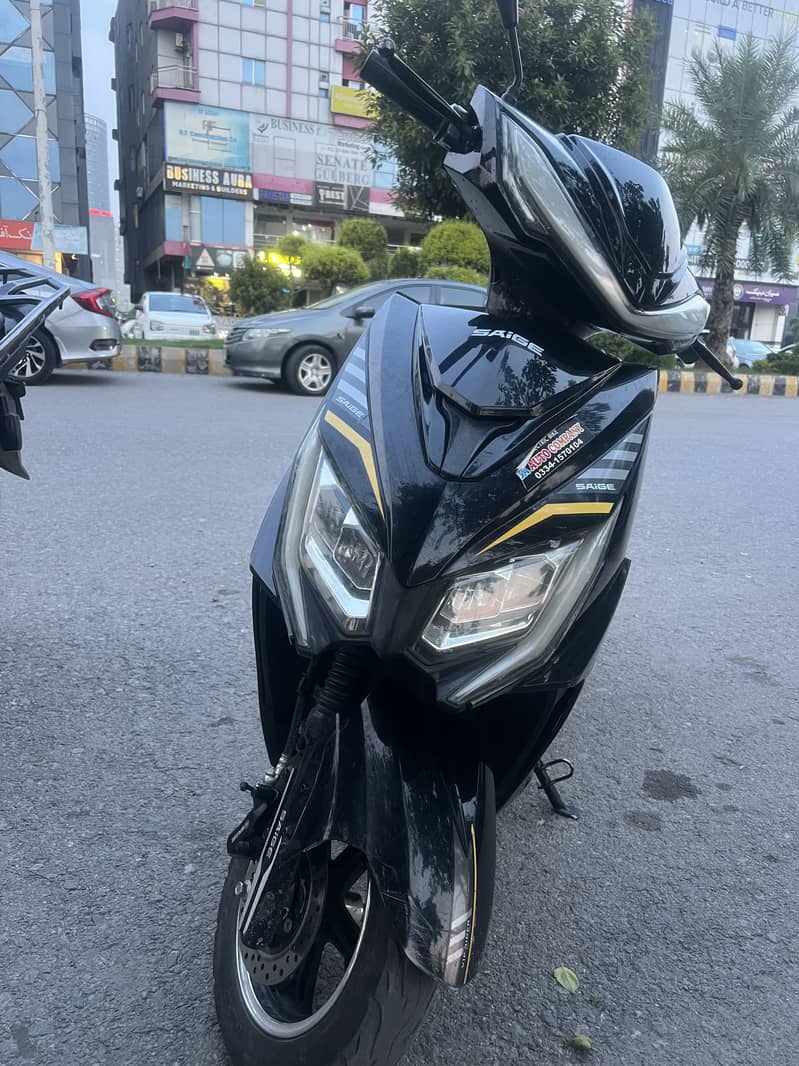 Saige Scooty E90 9