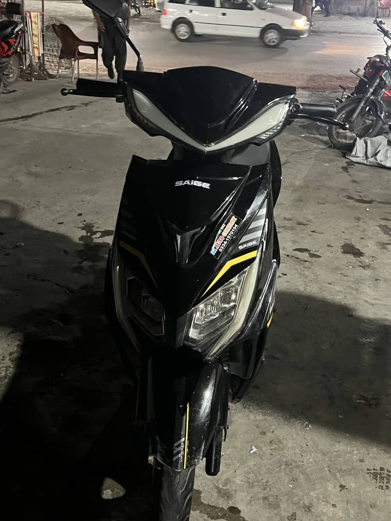 Saige Scooty E90 11