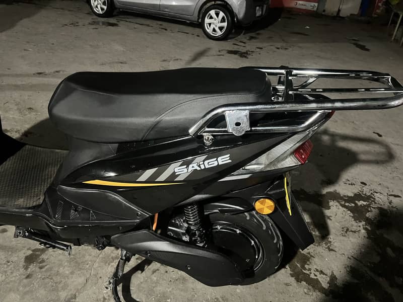 Saige Scooty E90 13