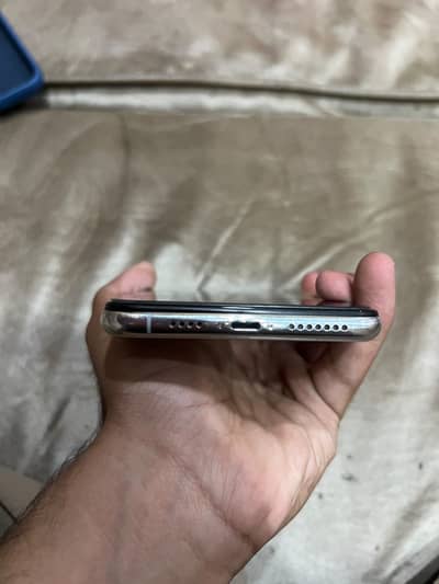 Apple iPhone XS Max all okay only back crack aur battery change