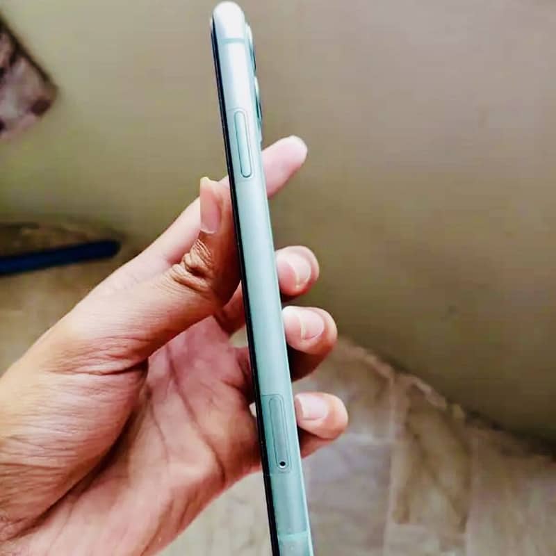 Apple iPhone 11 3