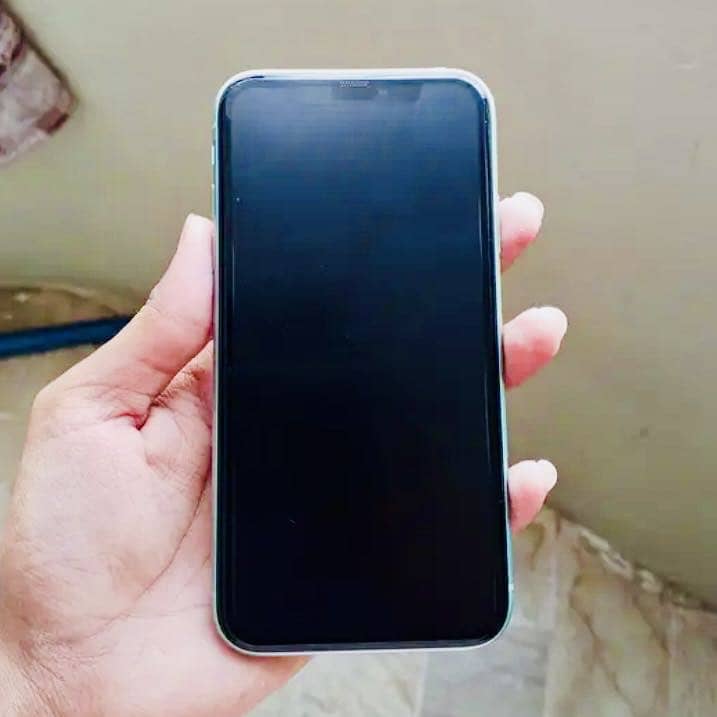 Apple iPhone 11 4