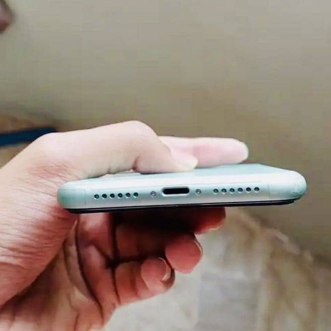 Apple iPhone 11 5
