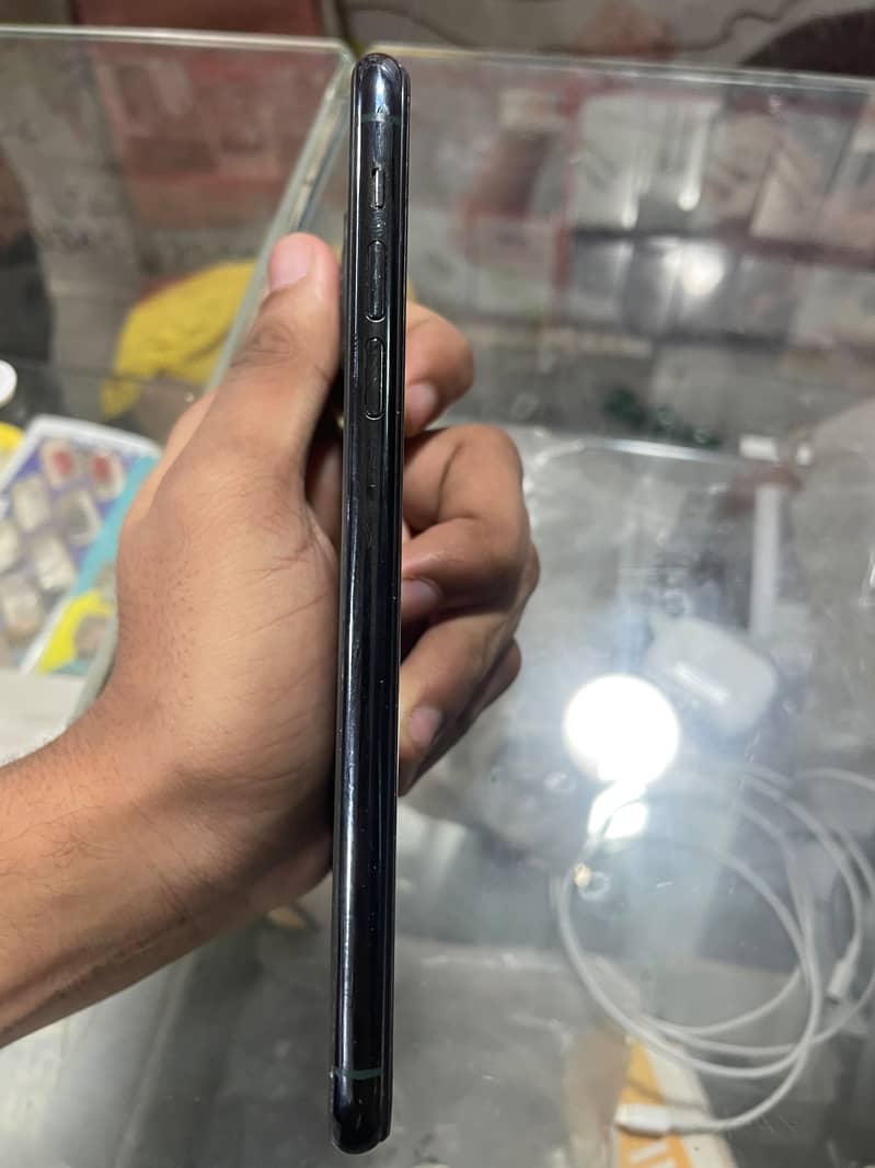Apple iPhone 11 Pro Max 1