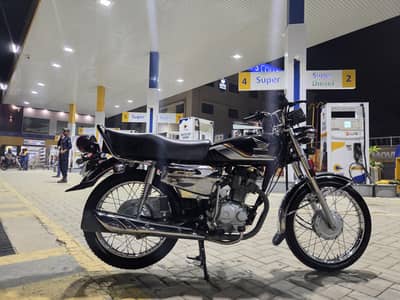 Honda cg 125. Black Silver Edition.  Self Start.  Total Geniune
