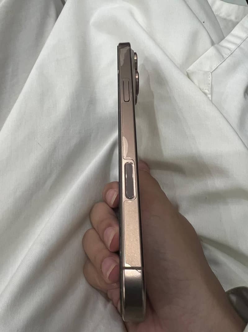 Apple iPhone 16 Pro Max 3