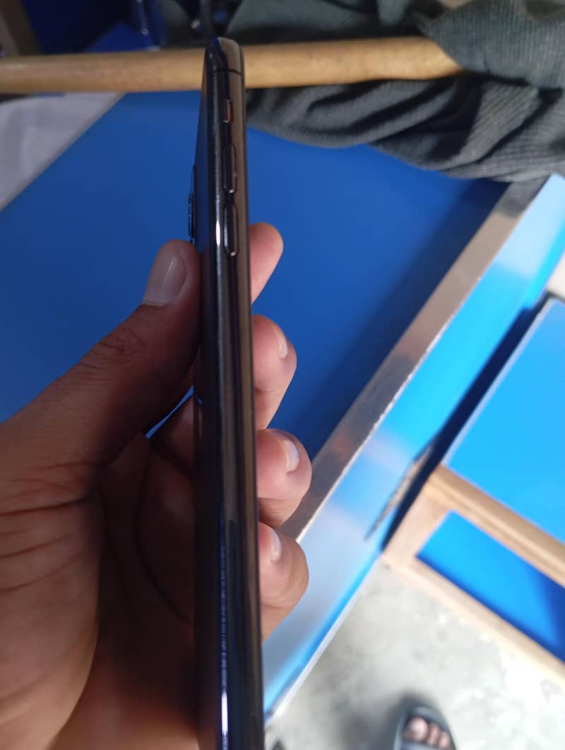 Apple iPhone 11 Pro Max 3