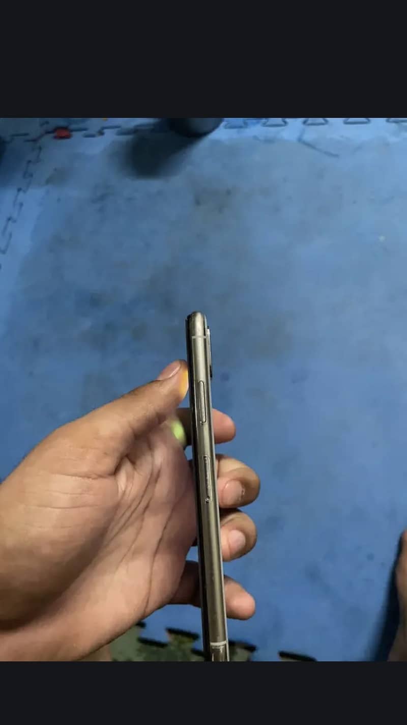 Apple iPhone X 4