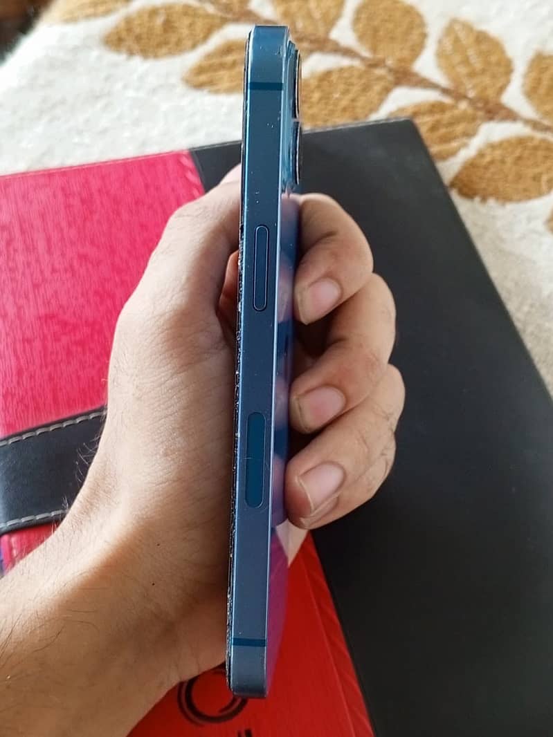 Apple iPhone 13 1