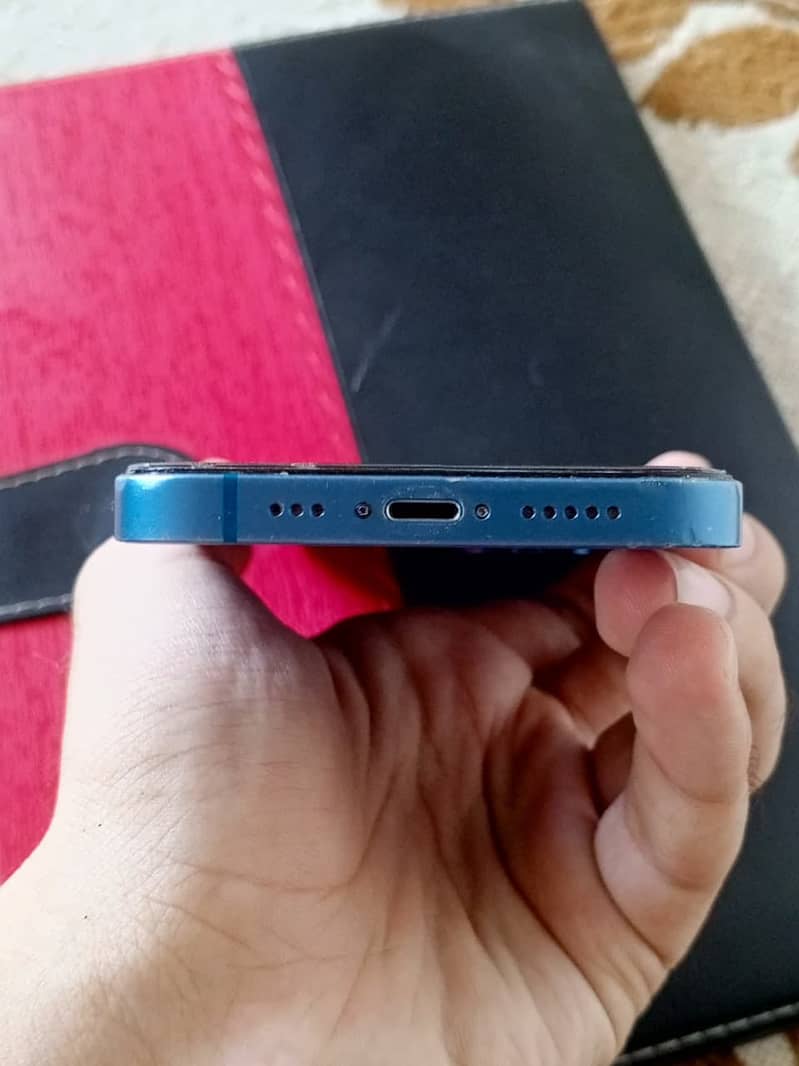Apple iPhone 13 3