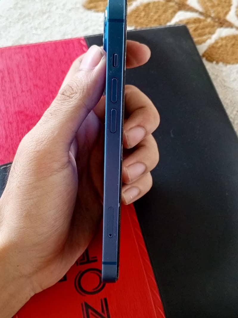 Apple iPhone 13 4