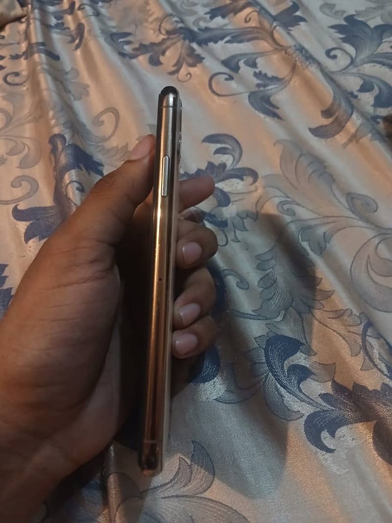 Apple iPhone 11 Pro Max 5