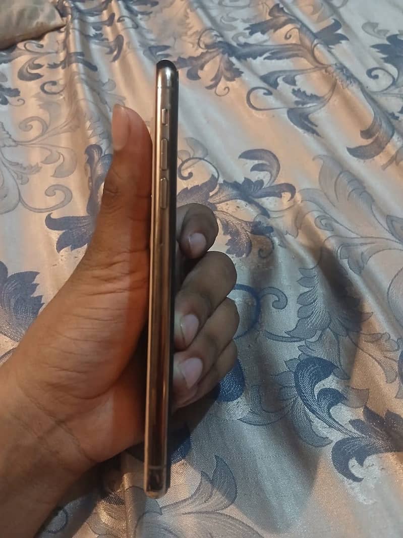 Apple iPhone 11 Pro Max 6
