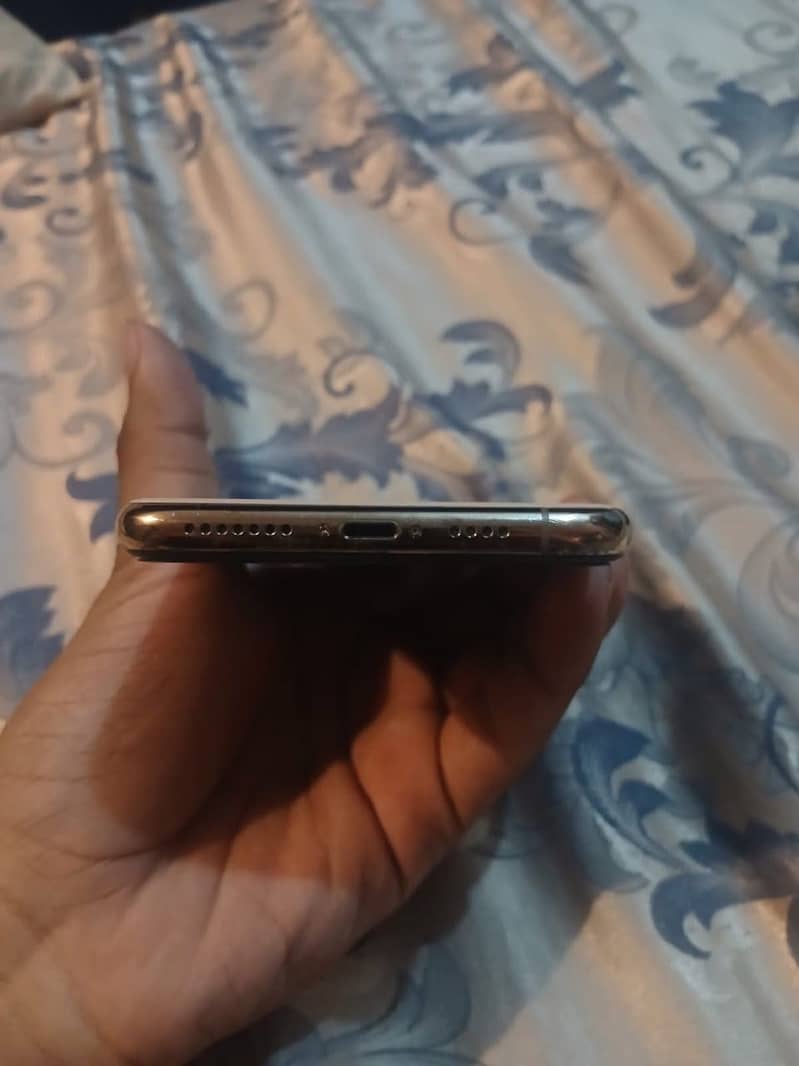 Apple iPhone 11 Pro Max 7