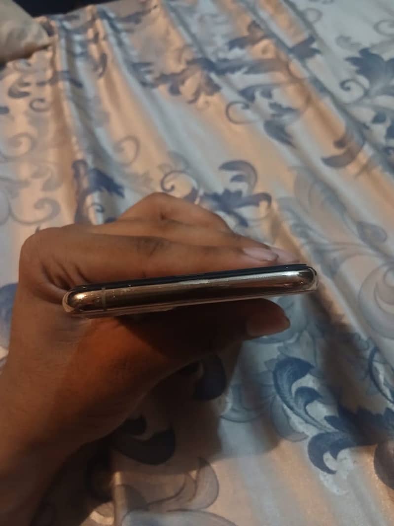 Apple iPhone 11 Pro Max 8