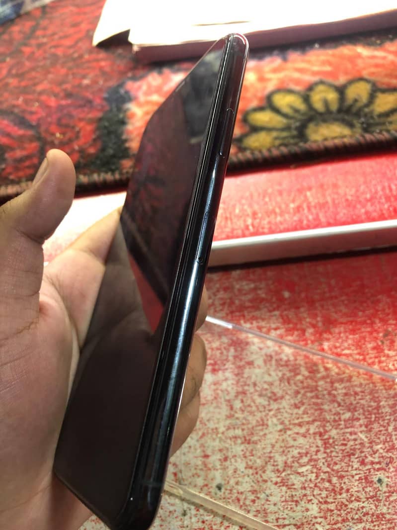Apple iPhone 11 Pro Max 2