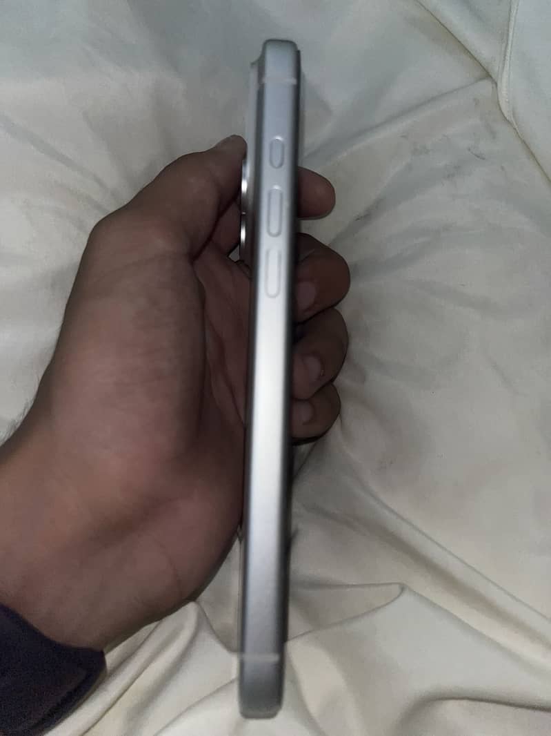 Apple iPhone 17 Pro Max 4