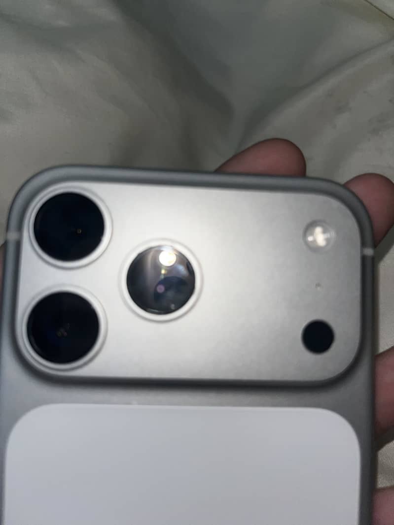 Apple iPhone 17 Pro Max 5