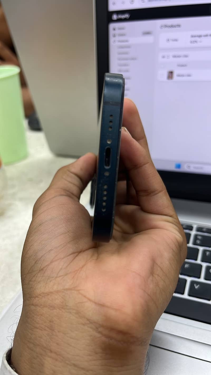 Apple iPhone 13 4