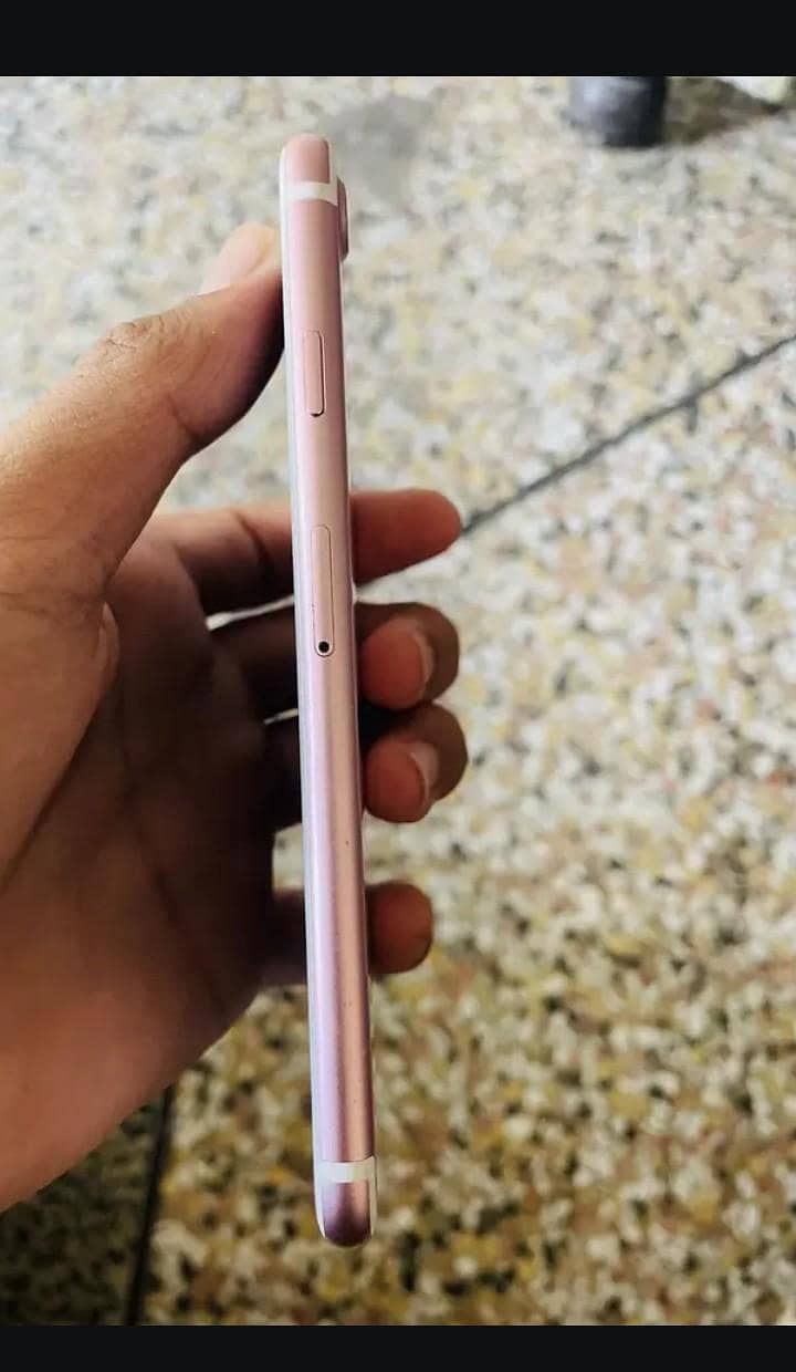 Apple iPhone 7 2
