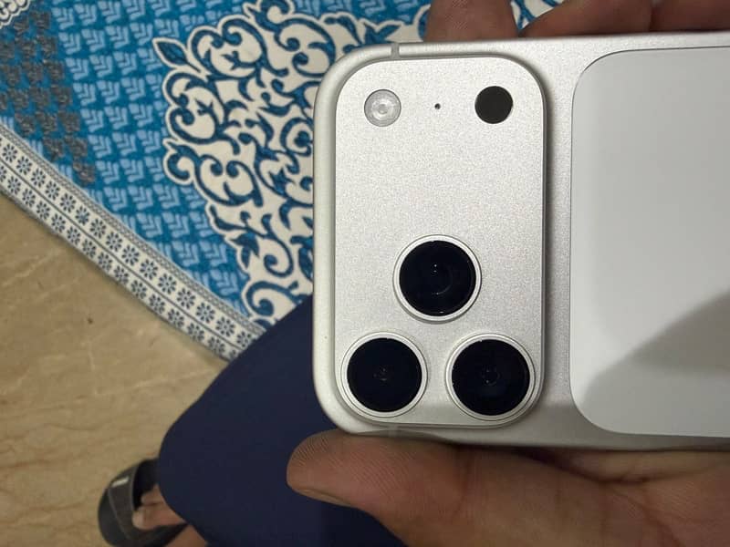 Apple iPhone 17 Pro Max 5