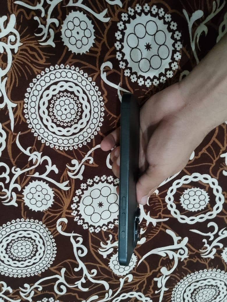 Apple iPhone 15 Pro Max 2