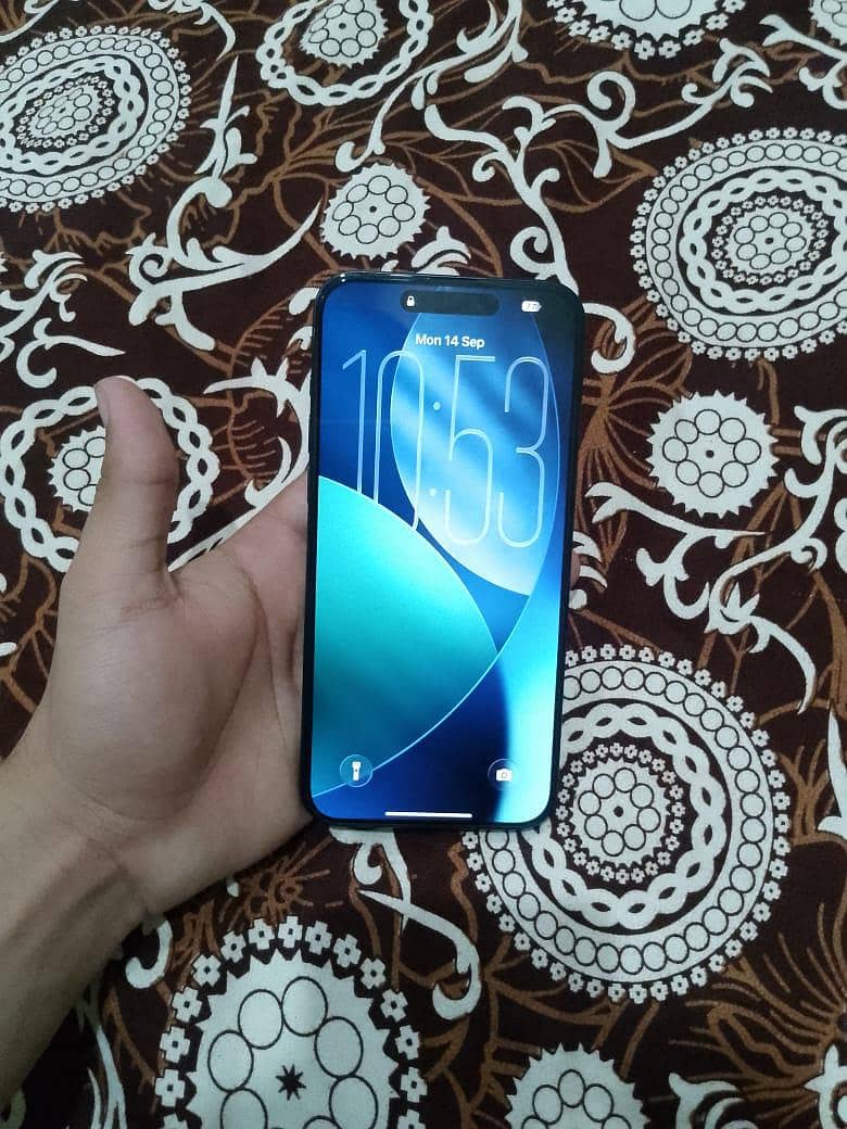 Apple iPhone 15 Pro Max 4