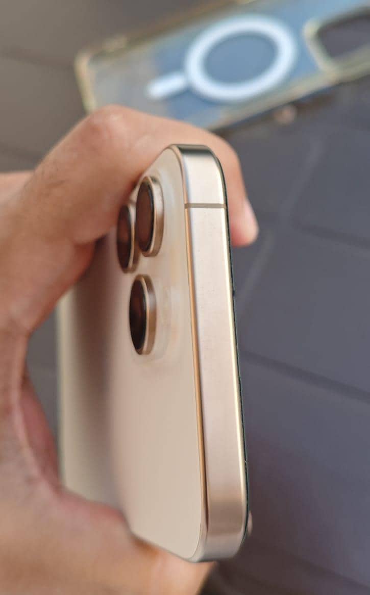 Apple iPhone 16 Pro Max 2