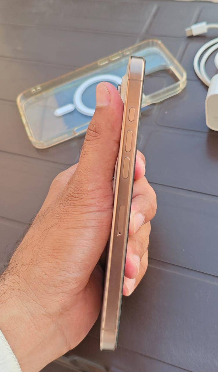 Apple iPhone 16 Pro Max 3