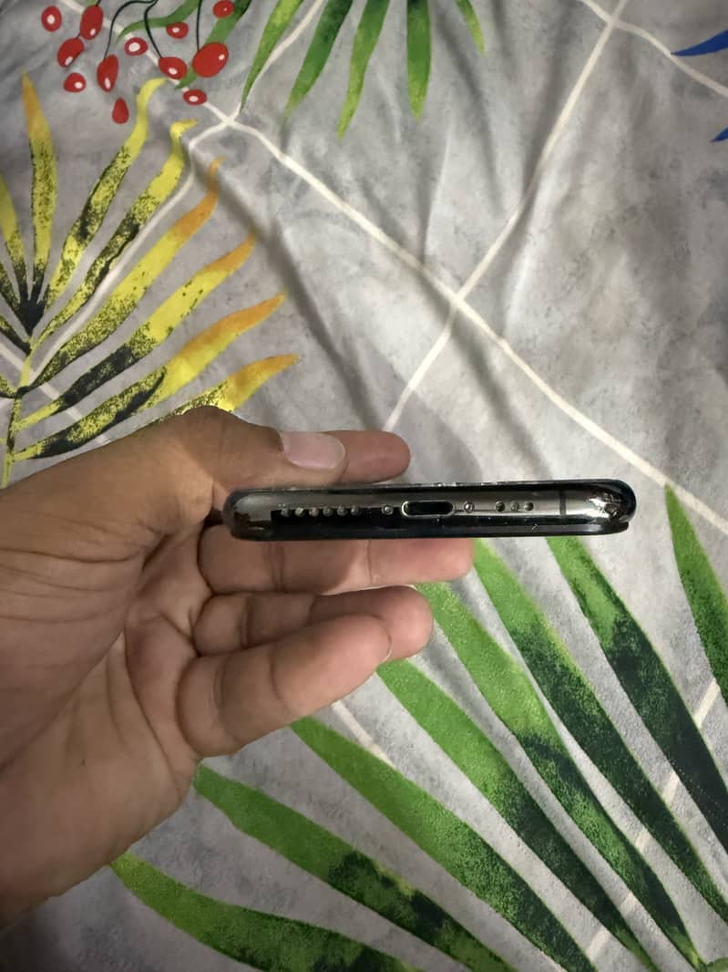Apple iPhone 11 Pro 2