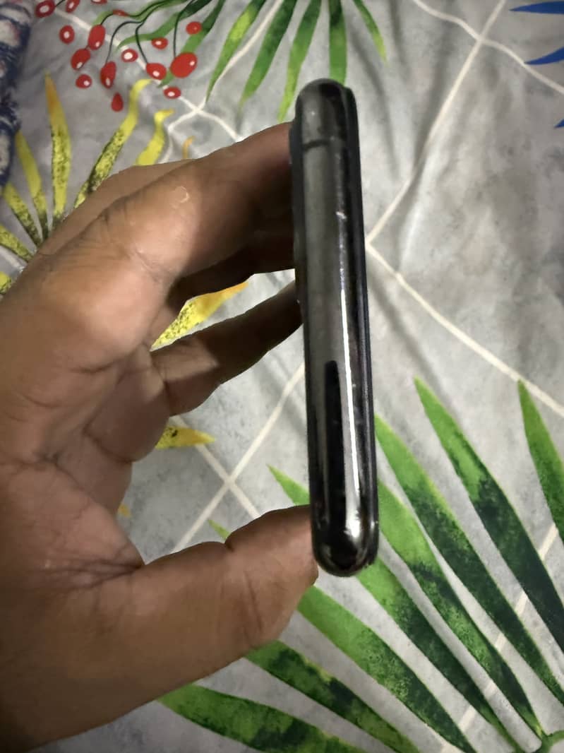 Apple iPhone 11 Pro 3